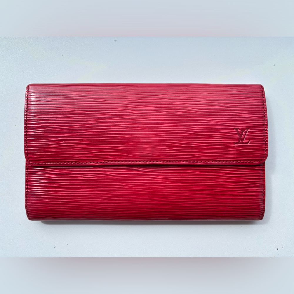 Louis Vuitton long Epi wallet